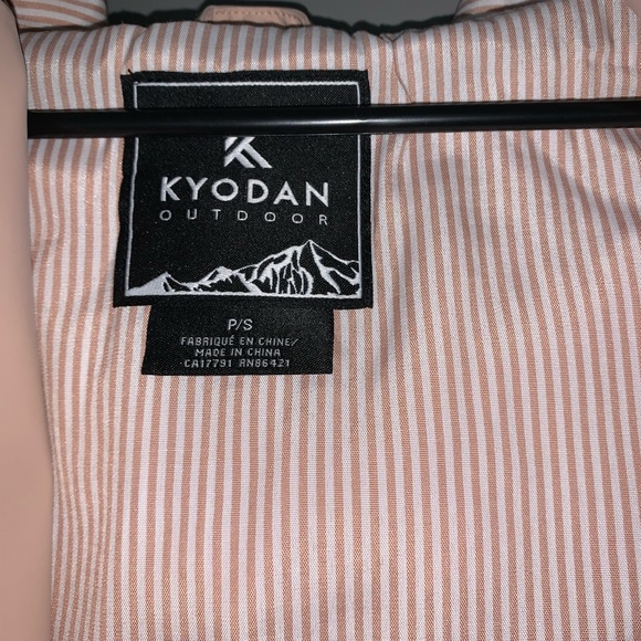 raincoat - Picture 2 of 4